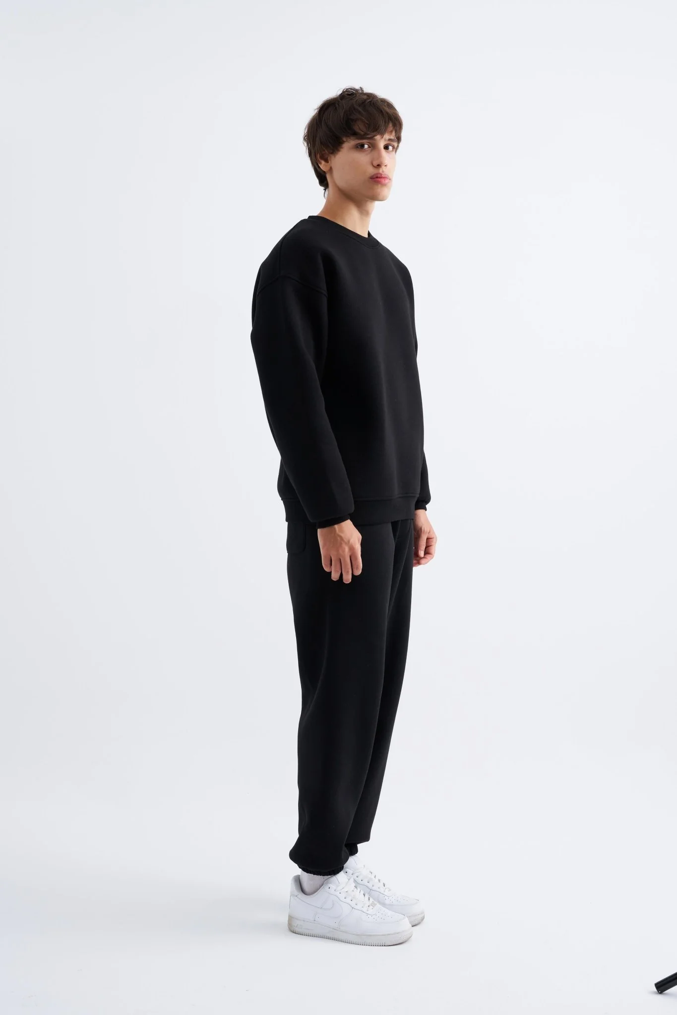 Erkek Basic Bisiklet Yaka Oversize Sweatshirt Siyah - Image 4